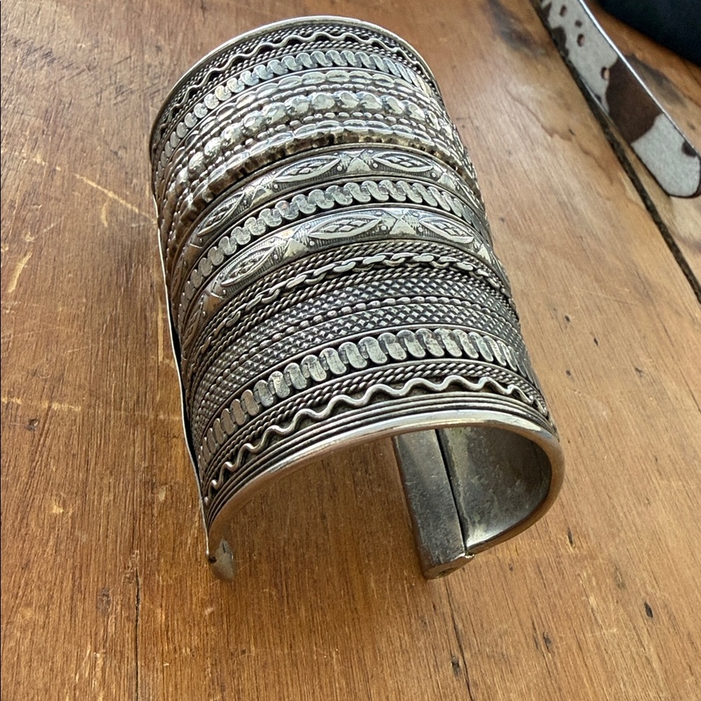 Vintage • Silver Oversize Cuff - Picture 2 of 4